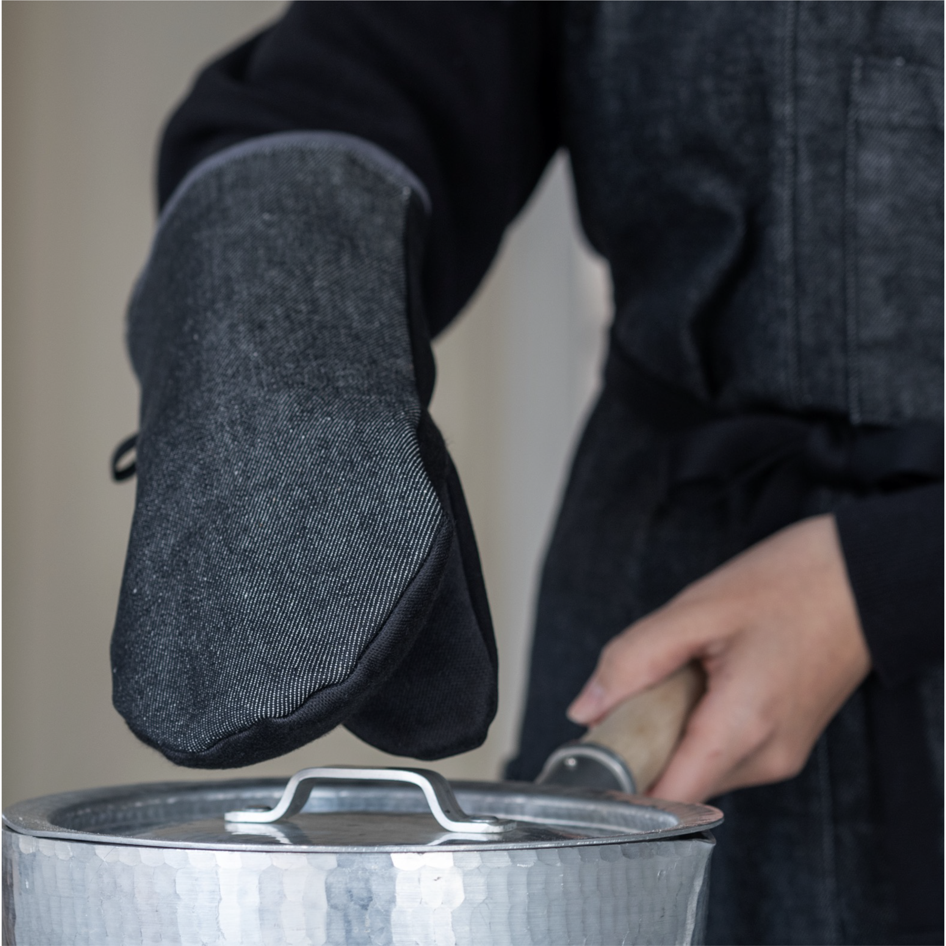 KAMA-ASA's Denim Mitten (Piece of hand)